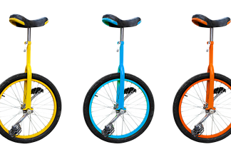 Na czym trzymają się pedały w rowerze?